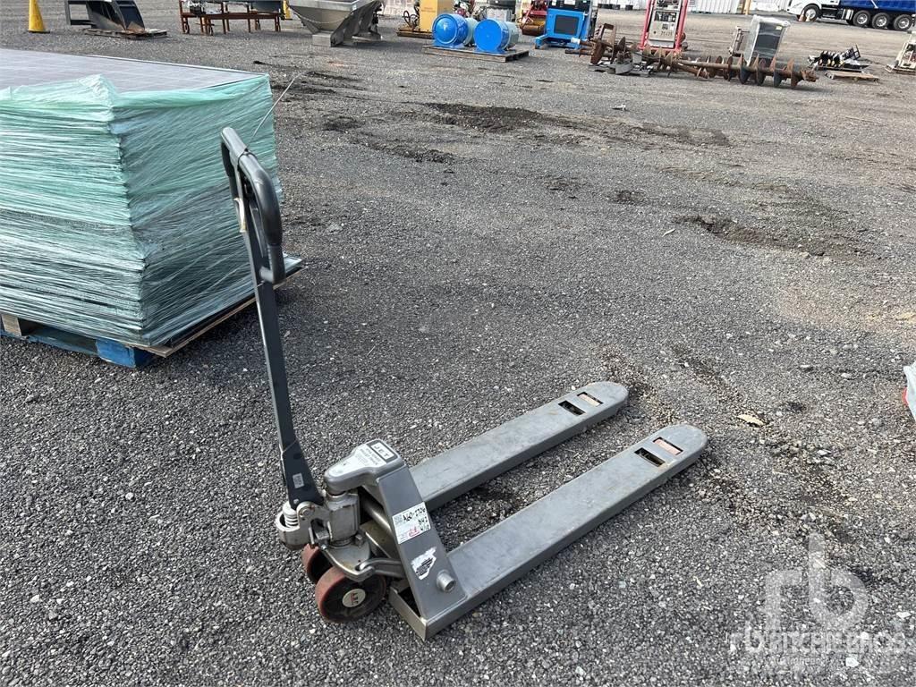 Sumner 2118 Hoists, winches and material elevators