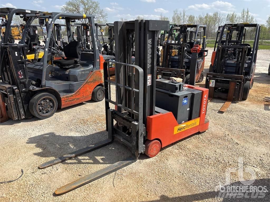 Toyota 6BWC15 Pallet racks