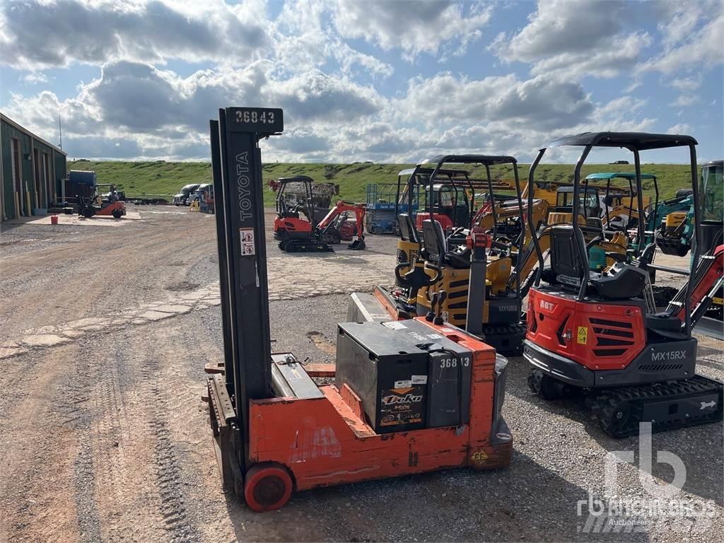 Toyota 6BWC20 Pallet racks