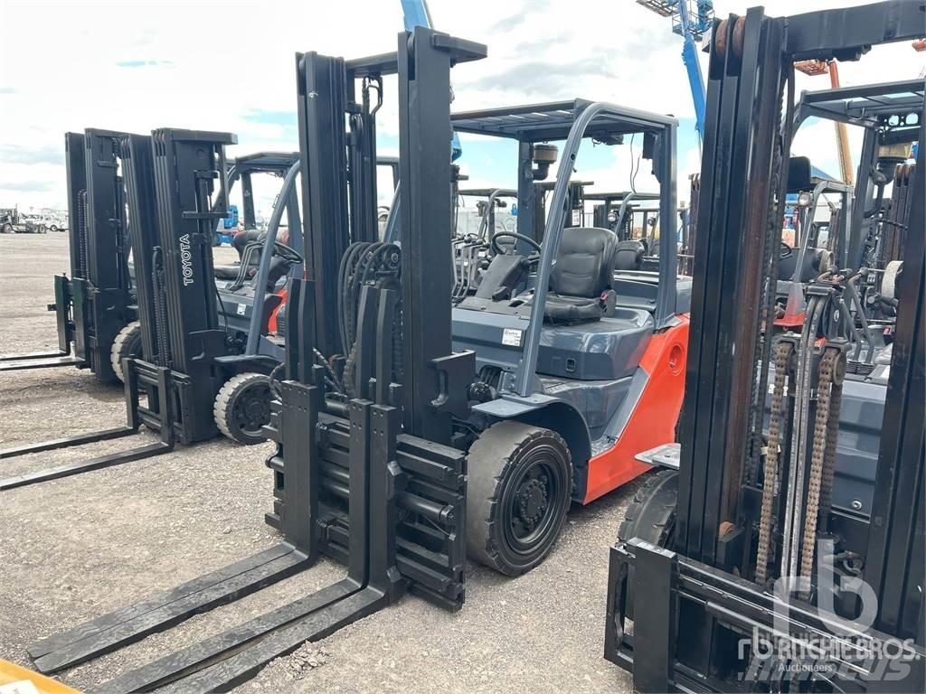 Toyota 8FD40U Diesel trucks