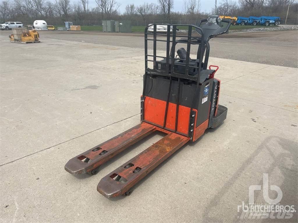 Toyota 8HBE30 Pallet racks