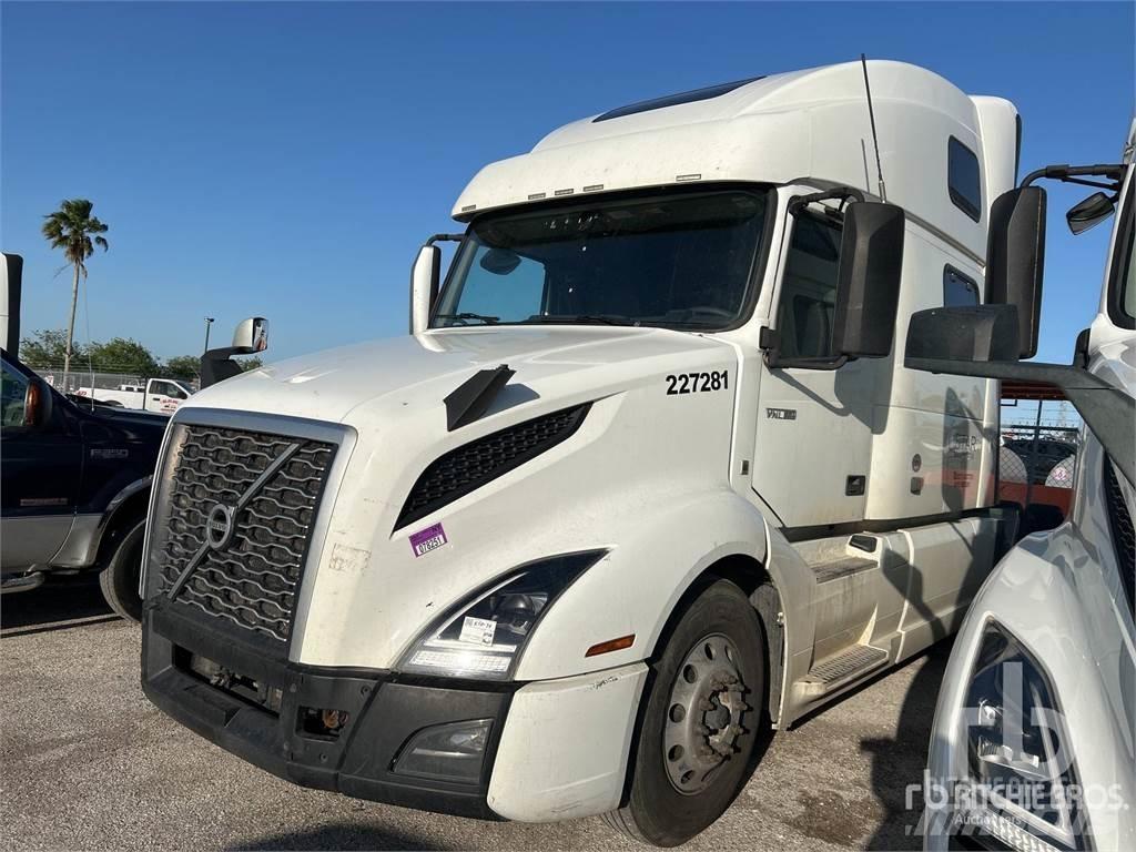 Volvo VNL860 Tractor Units