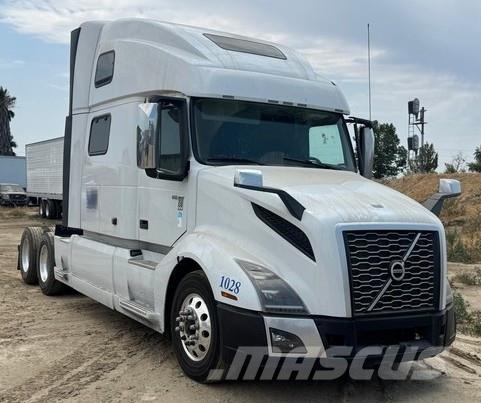 Volvo VNL64T670 Tractor Units