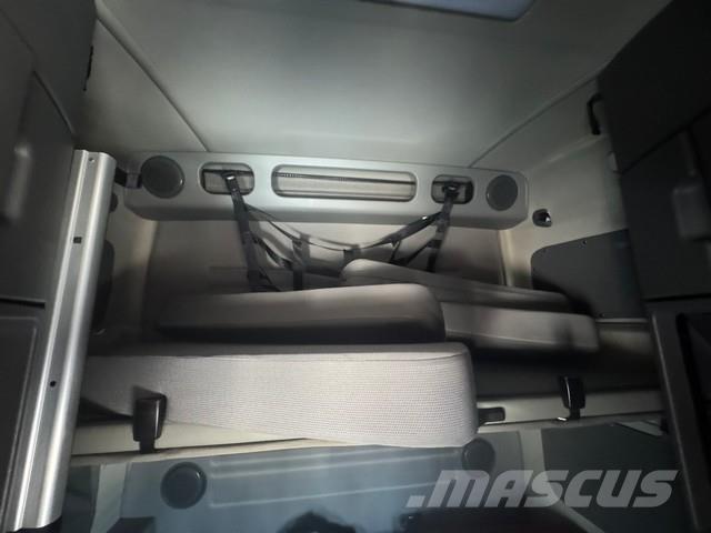 Volvo VNL64T670 Tractor Units