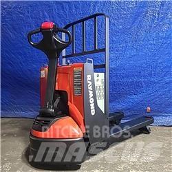 Raymond 8210 Hand pallet truck