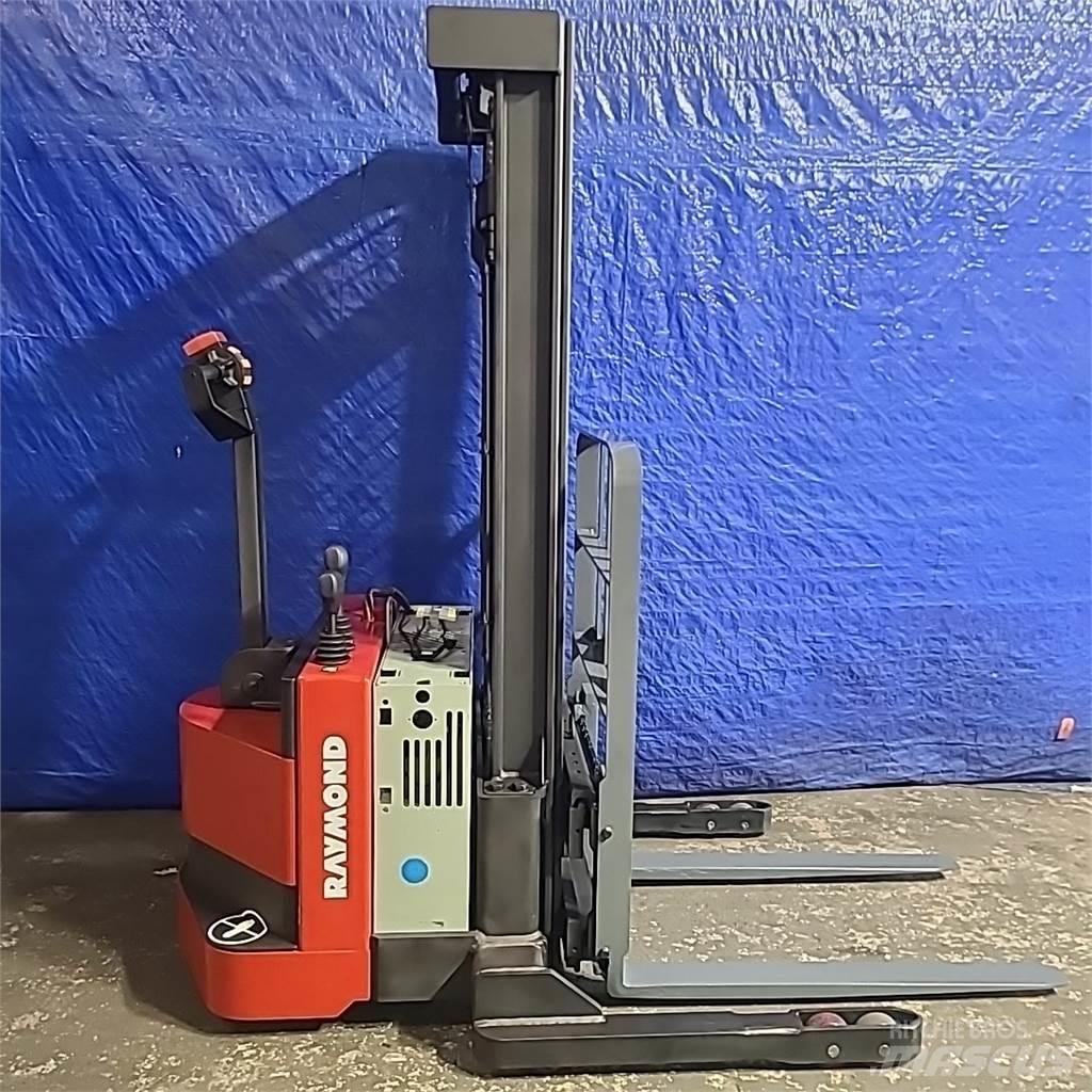 Raymond RSS40 Self propelled stackers