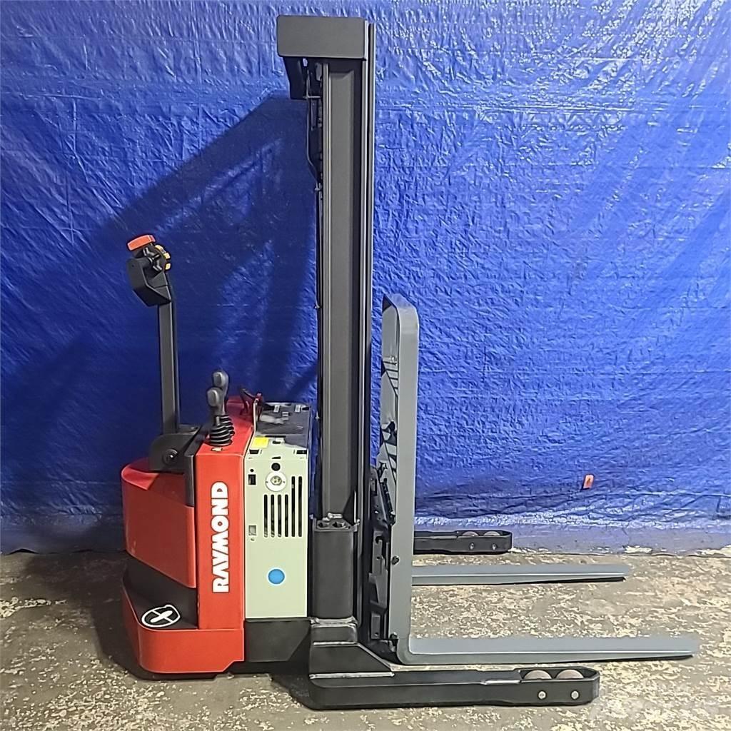 Raymond RSS40 Self propelled stackers