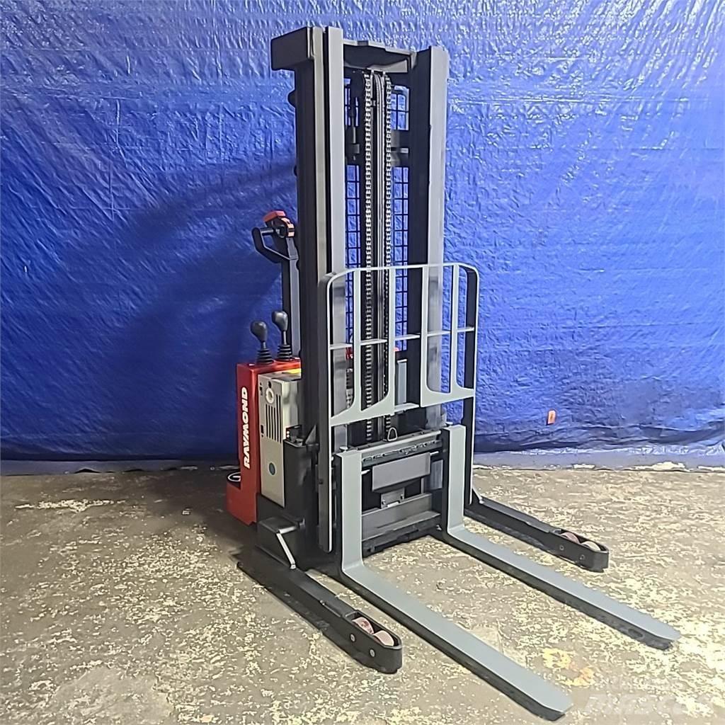 Raymond RSS40 Self propelled stackers