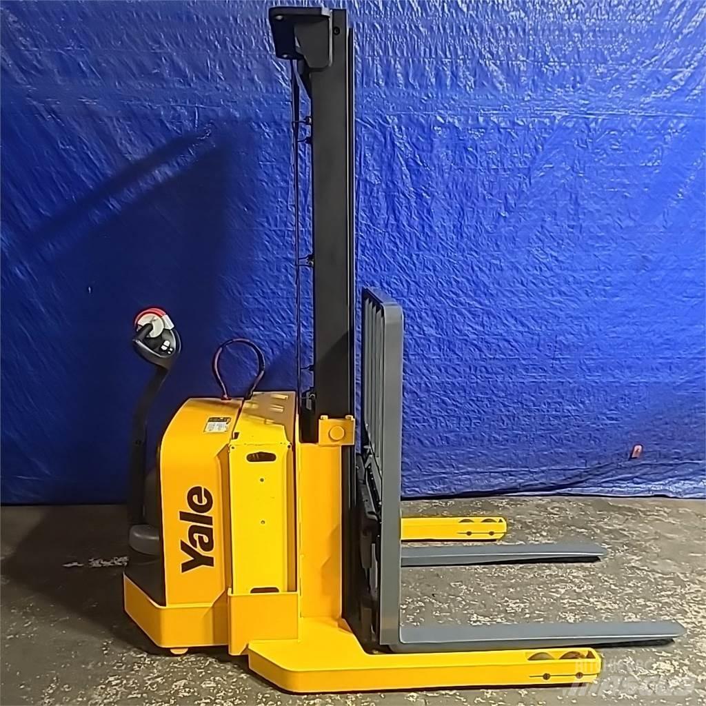 Yale MSW040 Self propelled stackers