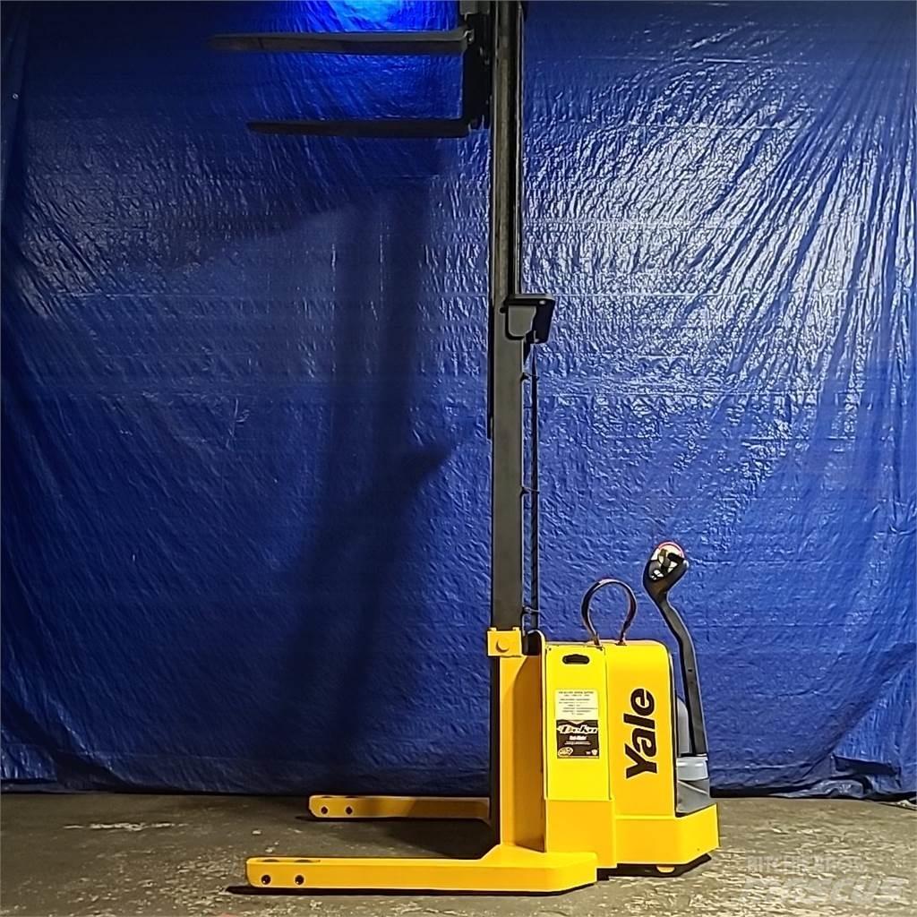 Yale MSW040 Self propelled stackers
