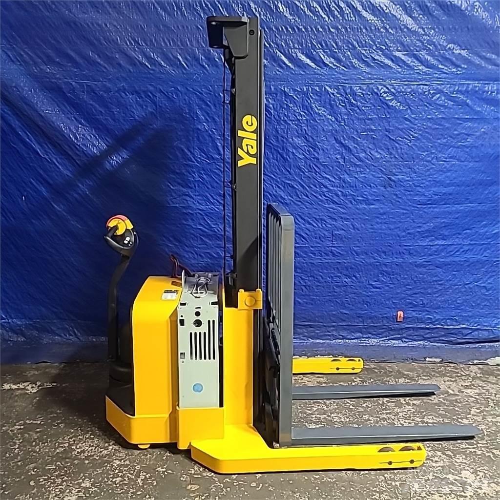 Yale MSW040 Self propelled stackers