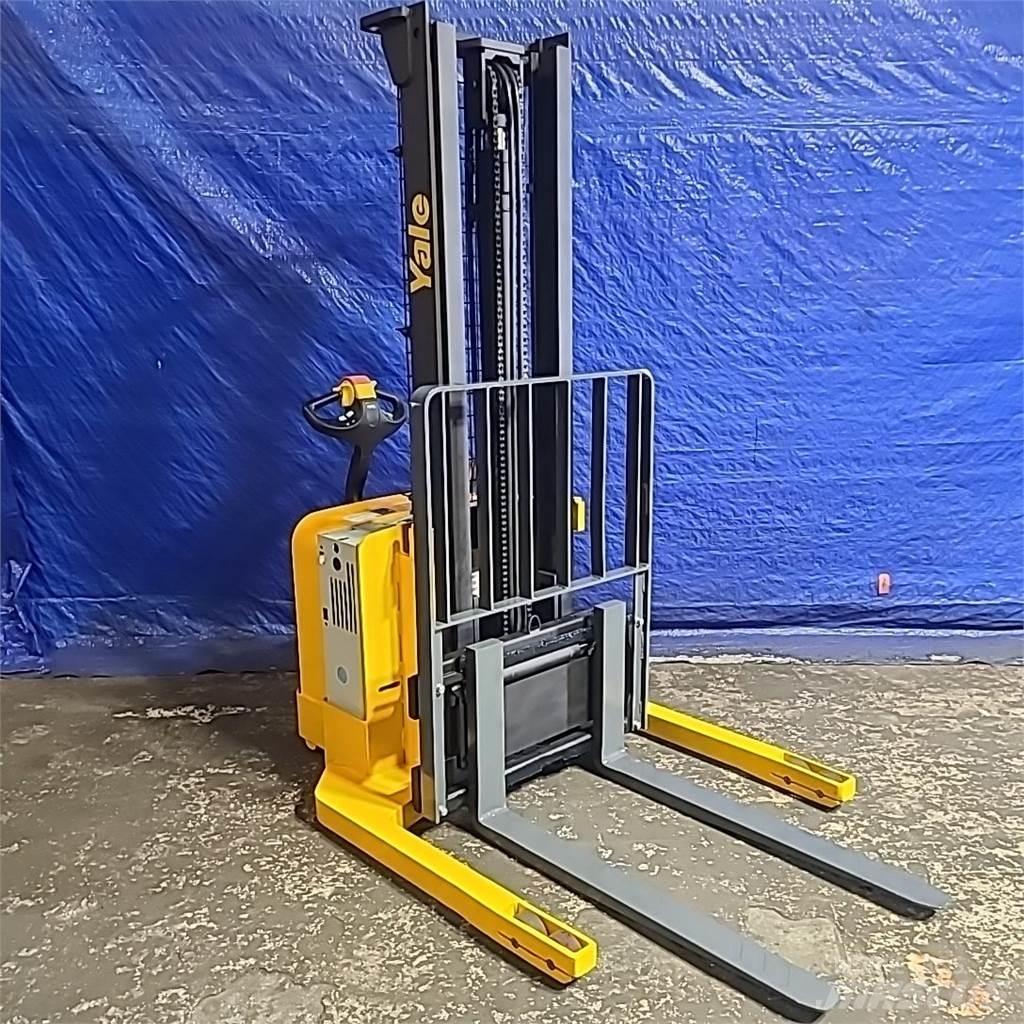Yale MSW040 Self propelled stackers