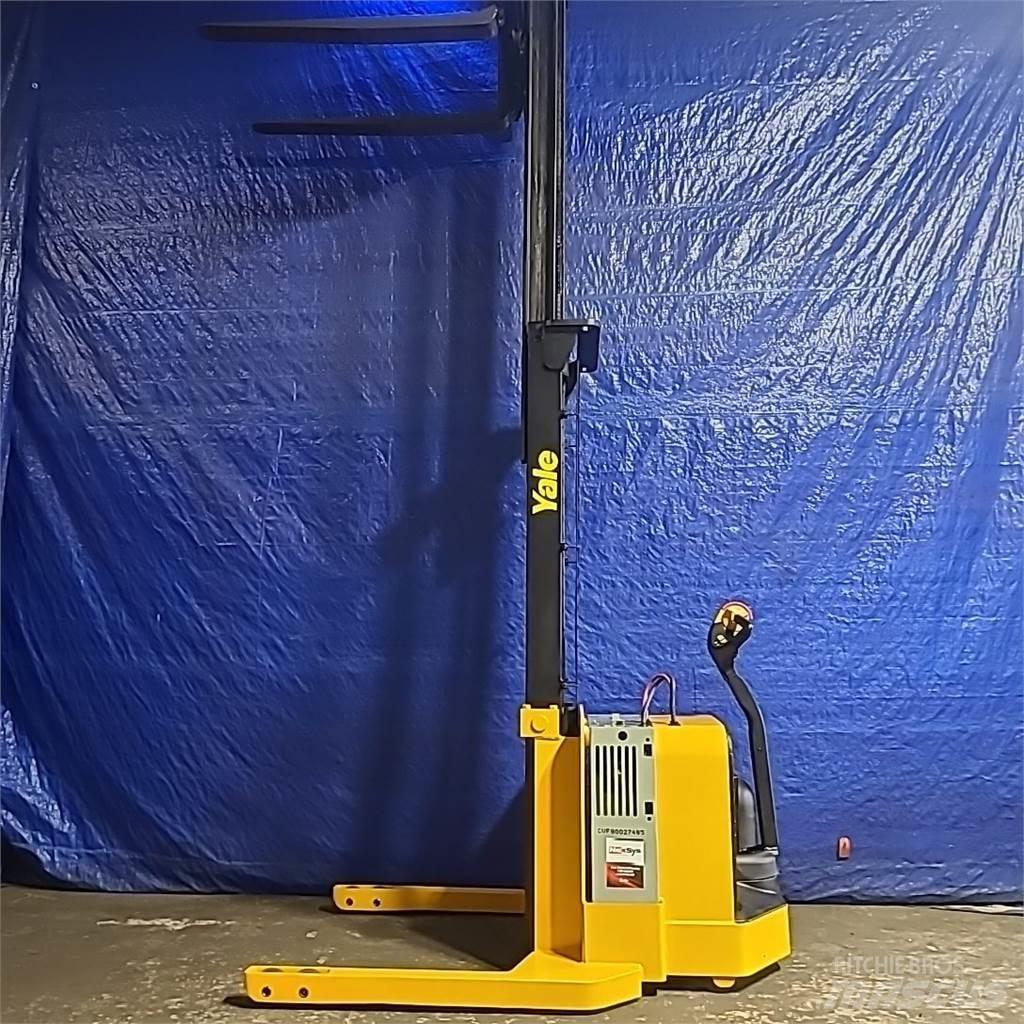 Yale MSW040 Self propelled stackers