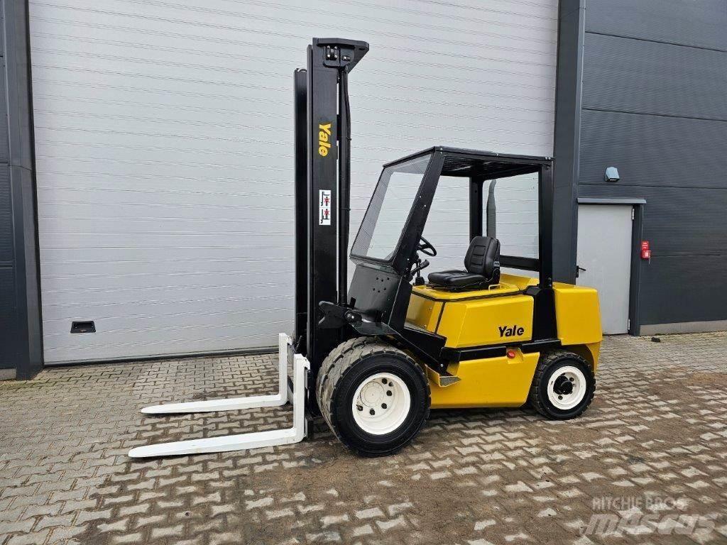 Yale GDP40LF Diesel trucks