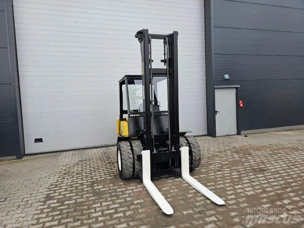 Yale GDP40LF Diesel trucks