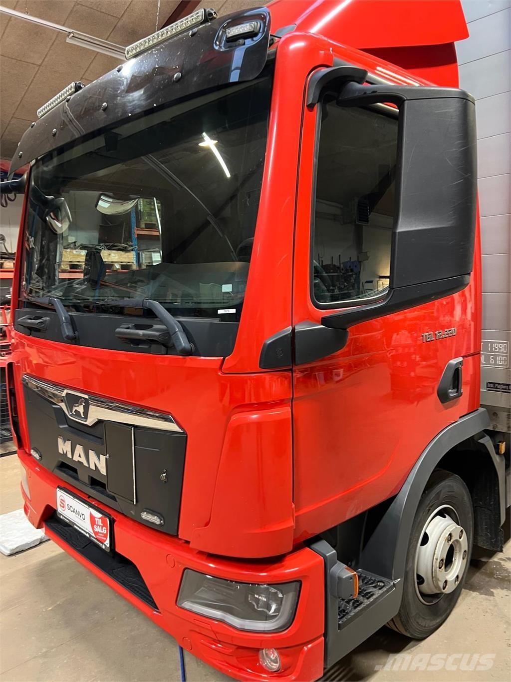 MAN TGL 12-220 BL Curtainsider trucks