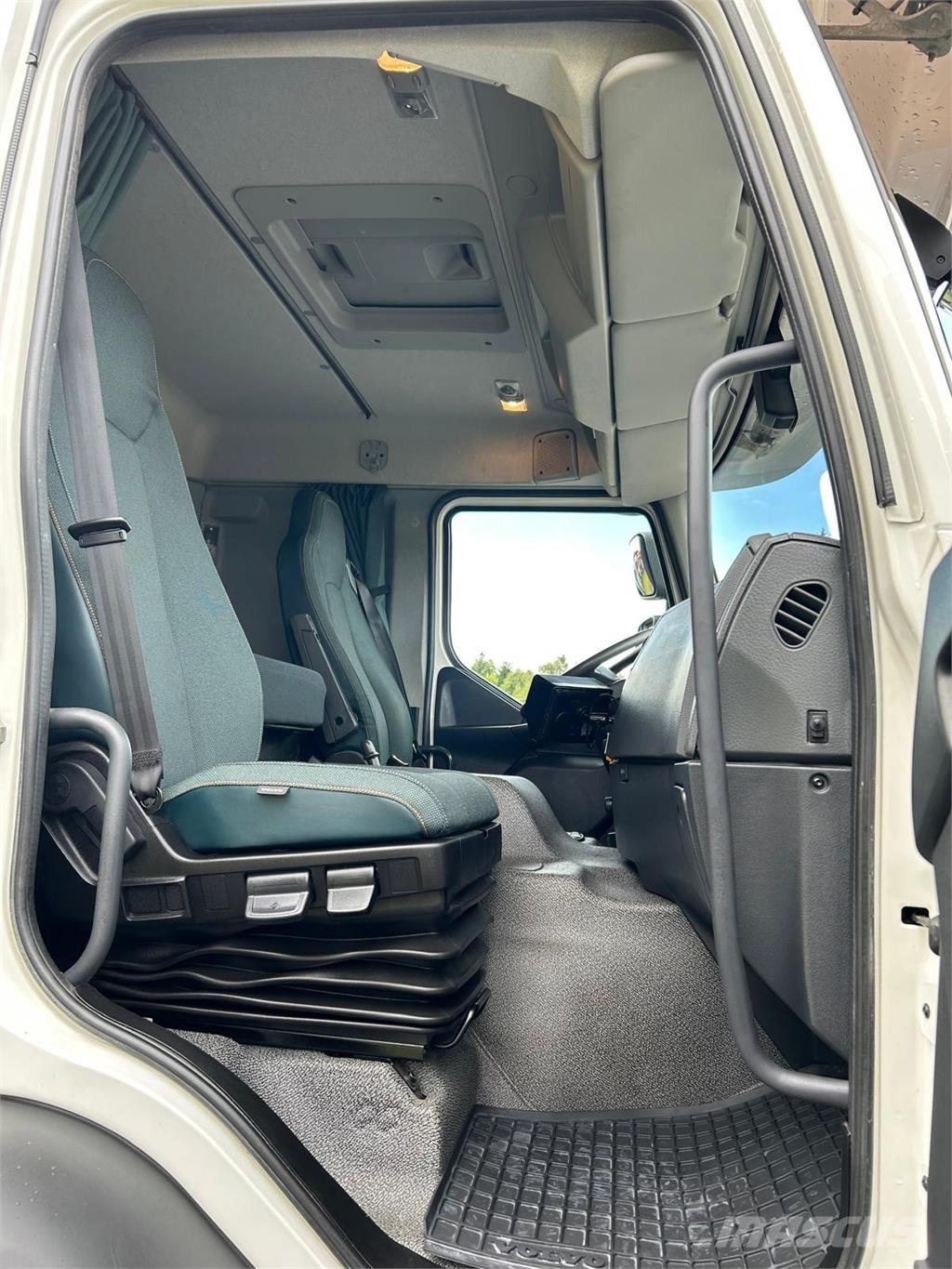 Volvo FE 320 18 ton Box body trucks