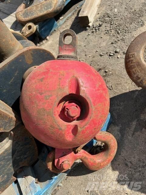  Unknown Crane parts and equipment