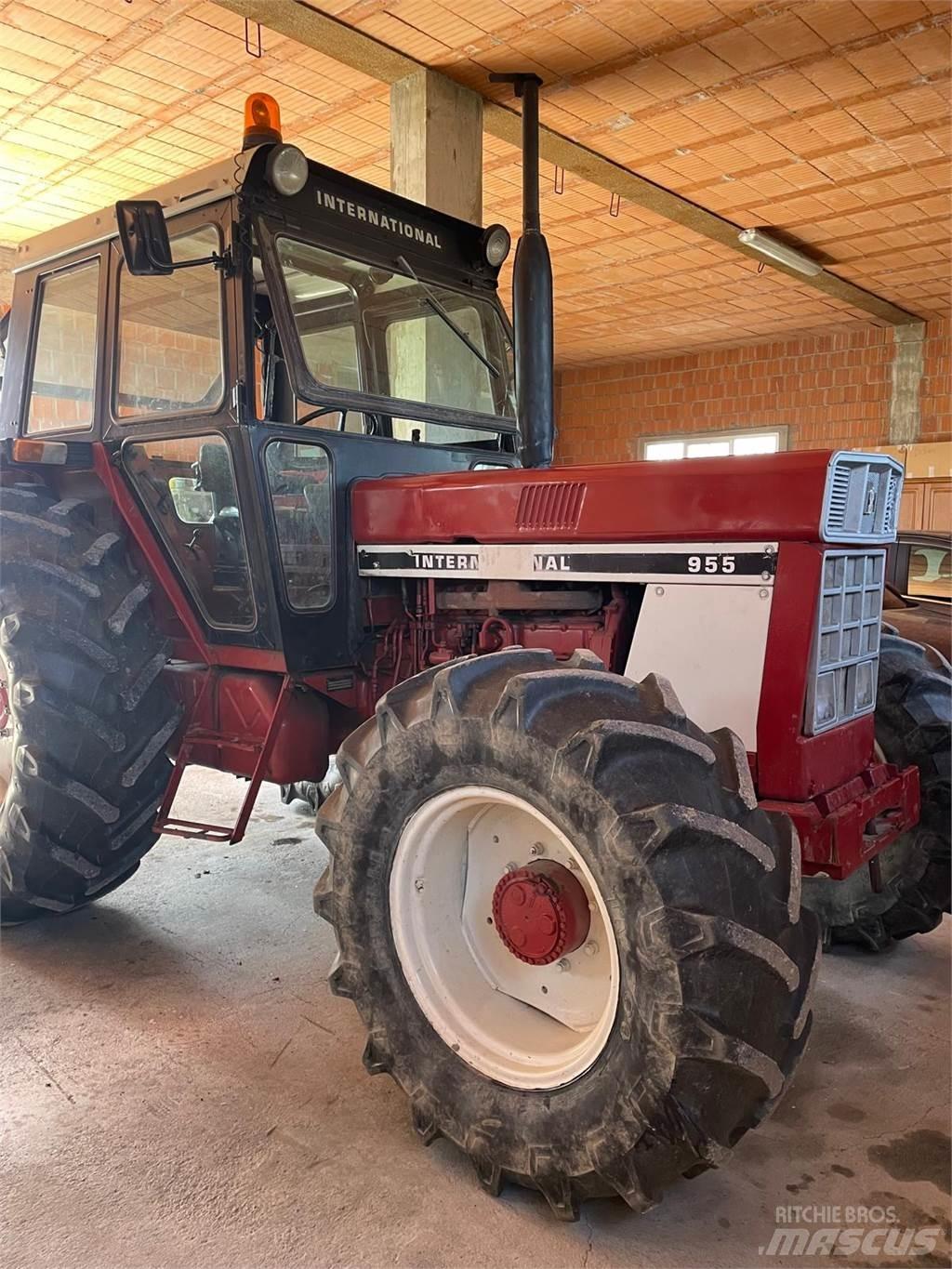 International 955 Tractors