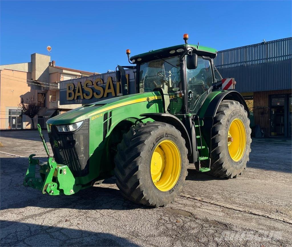 John Deere 8370 R Tractors