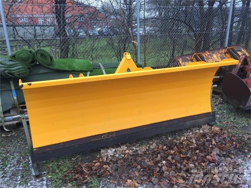 FM 2,5M Snow blades and plows