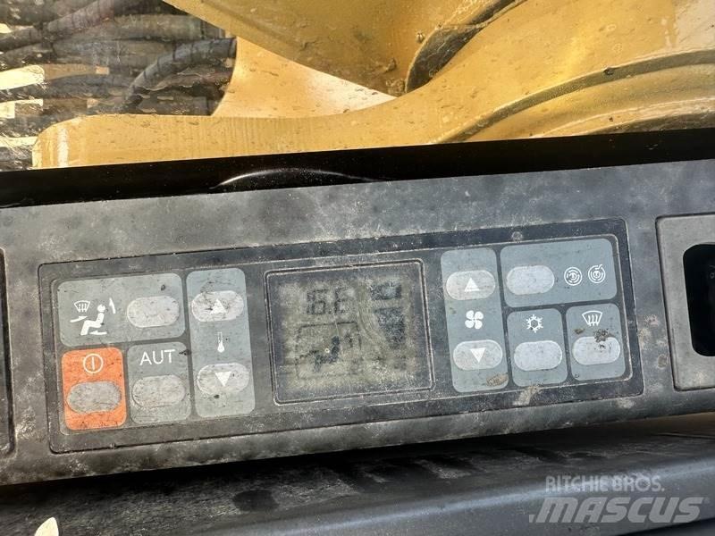 CAT 320 Crawler excavators