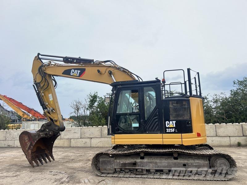 CAT 325FL Crawler excavators