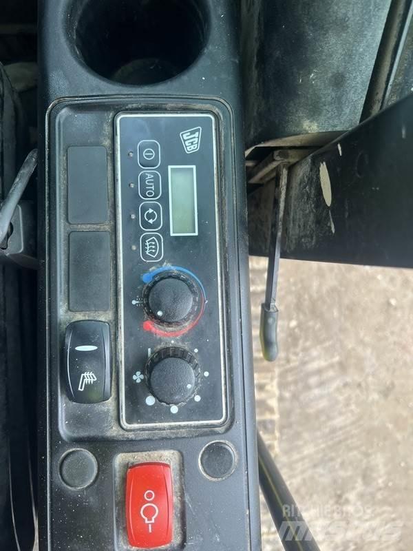 JCB JS145 LC T4 Crawler excavators