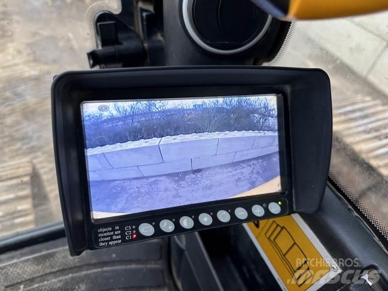 JCB JS370 LC T4 Crawler excavators