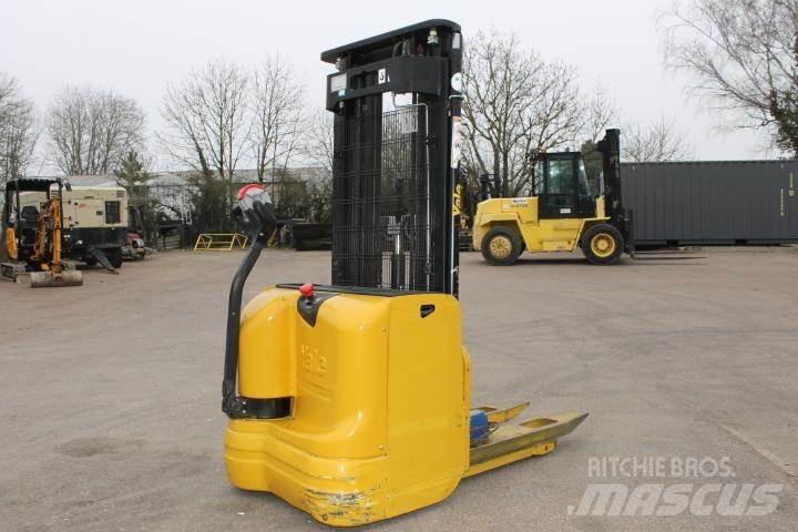Yale MS12AC Pedestrian stacker