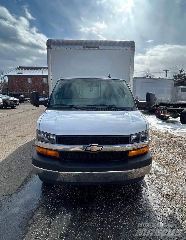 Chevrolet 3500 Box body trucks