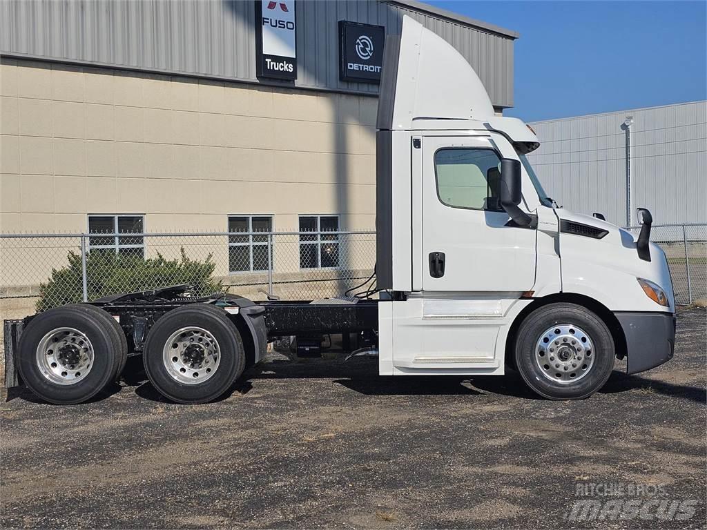 Freightliner PE116 Tractor Units