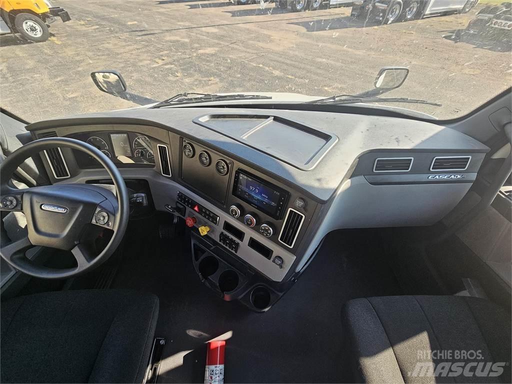 Freightliner PE116 Tractor Units