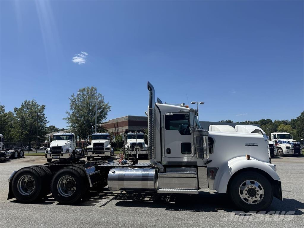 Kenworth W900 Tractor Units