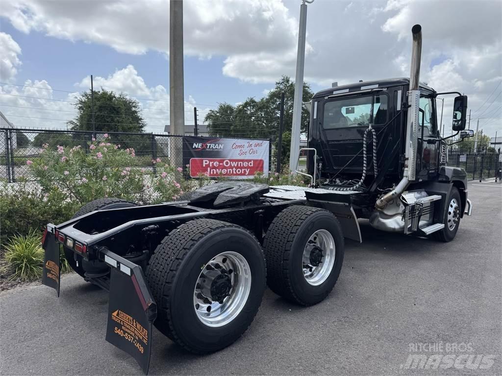 Mack AN64T Tractor Units