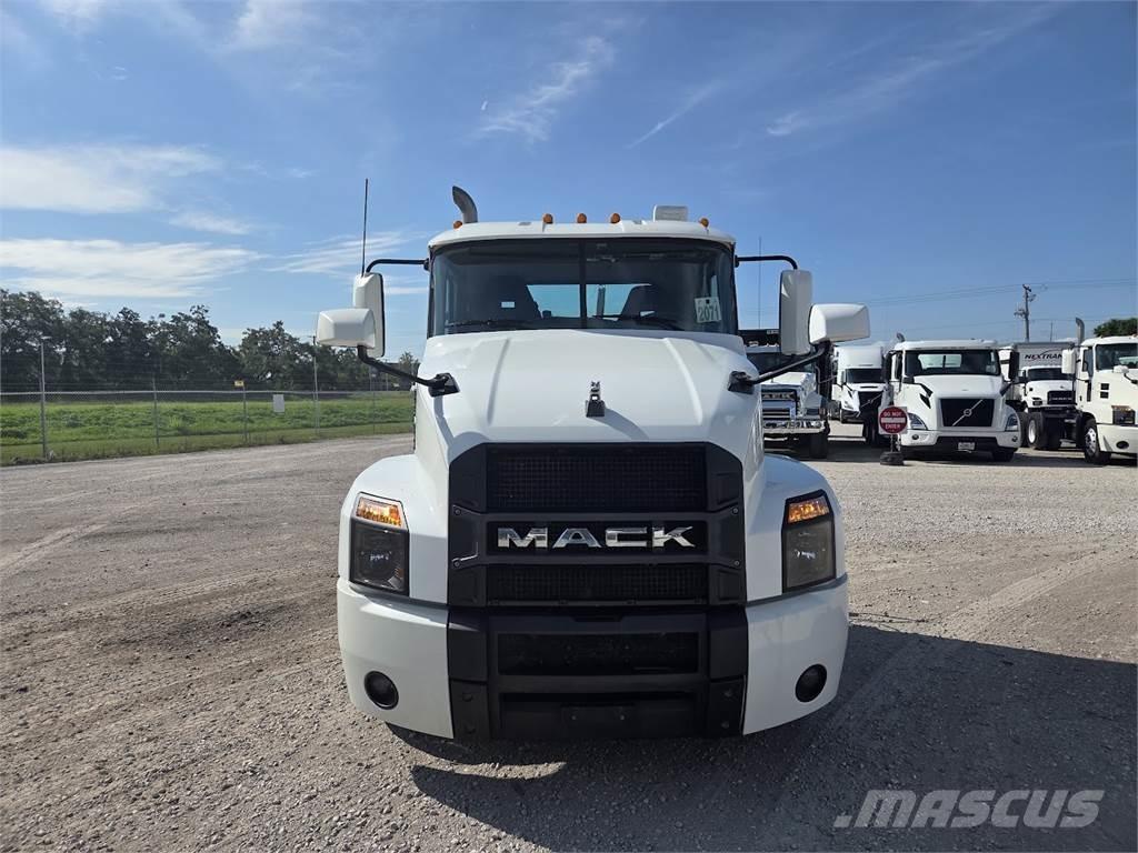 Mack AN64T Tractor Units