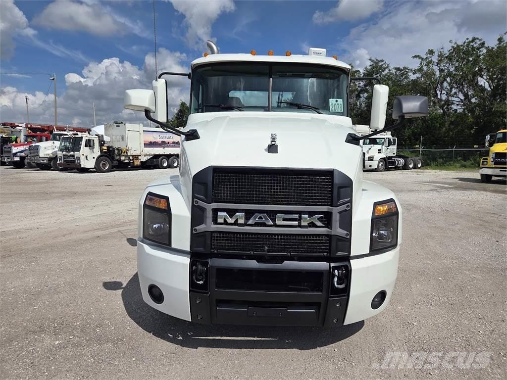 Mack AN64T Tractor Units