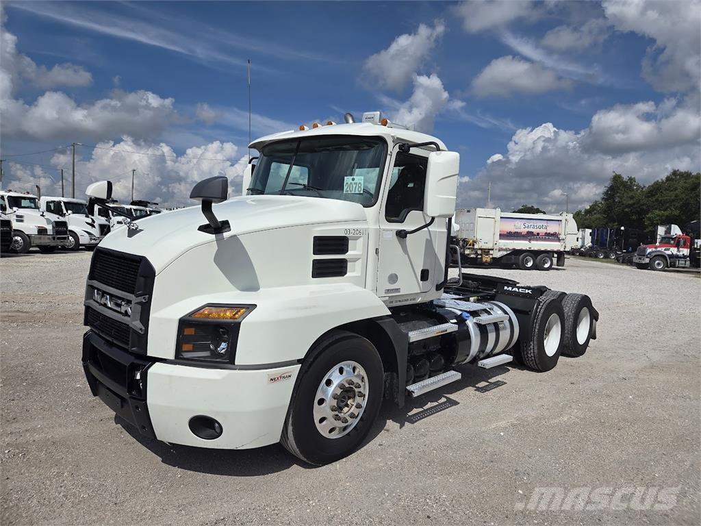 Mack AN64T Tractor Units