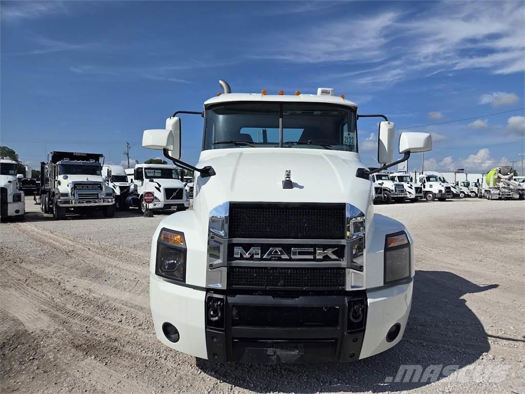 Mack AN64T Tractor Units