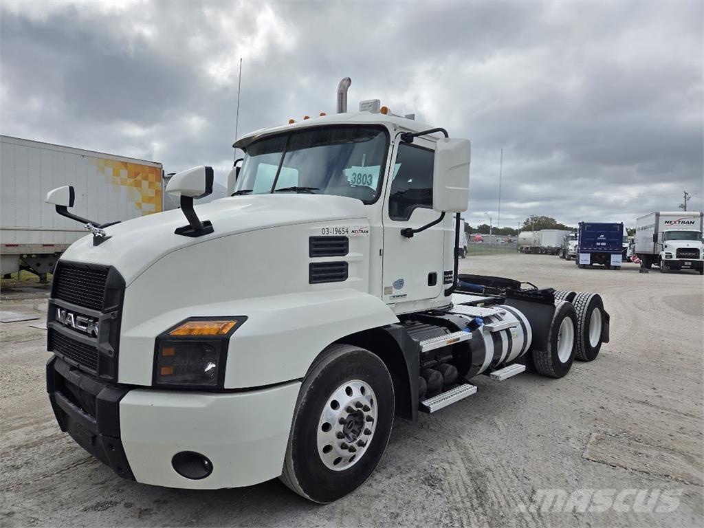 Mack AN64T Tractor Units