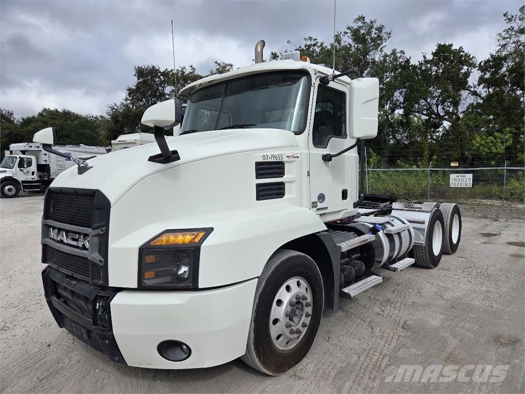 Mack AN64T Tractor Units
