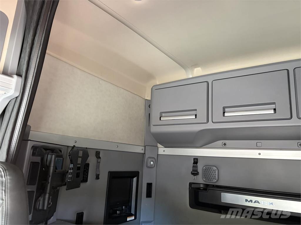 Mack AN64T Tractor Units