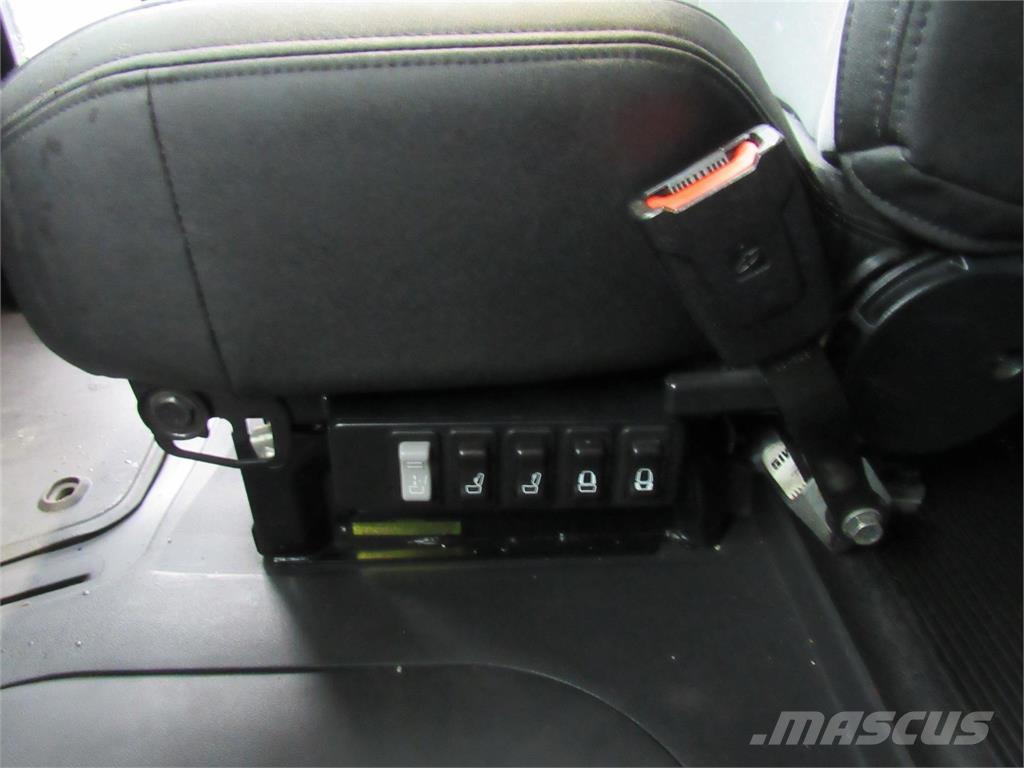 Mack AN64T Tractor Units