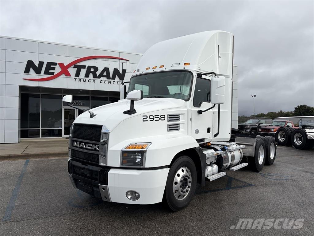 Mack AN64T Tractor Units