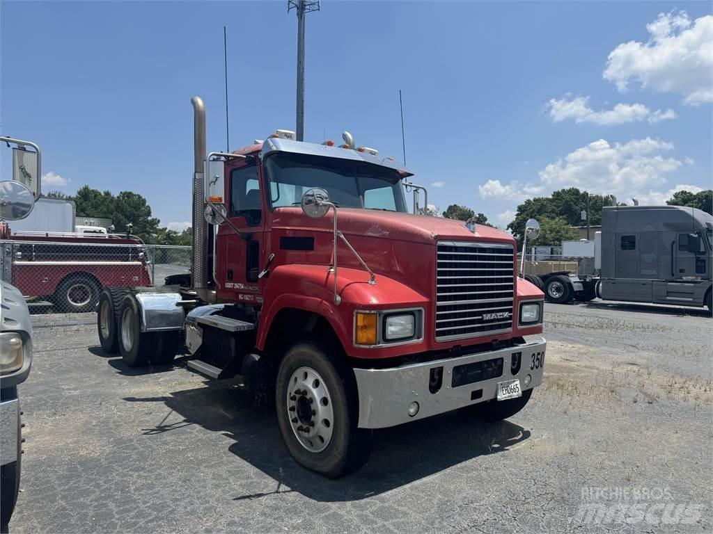 Mack CHU613 Tractor Units