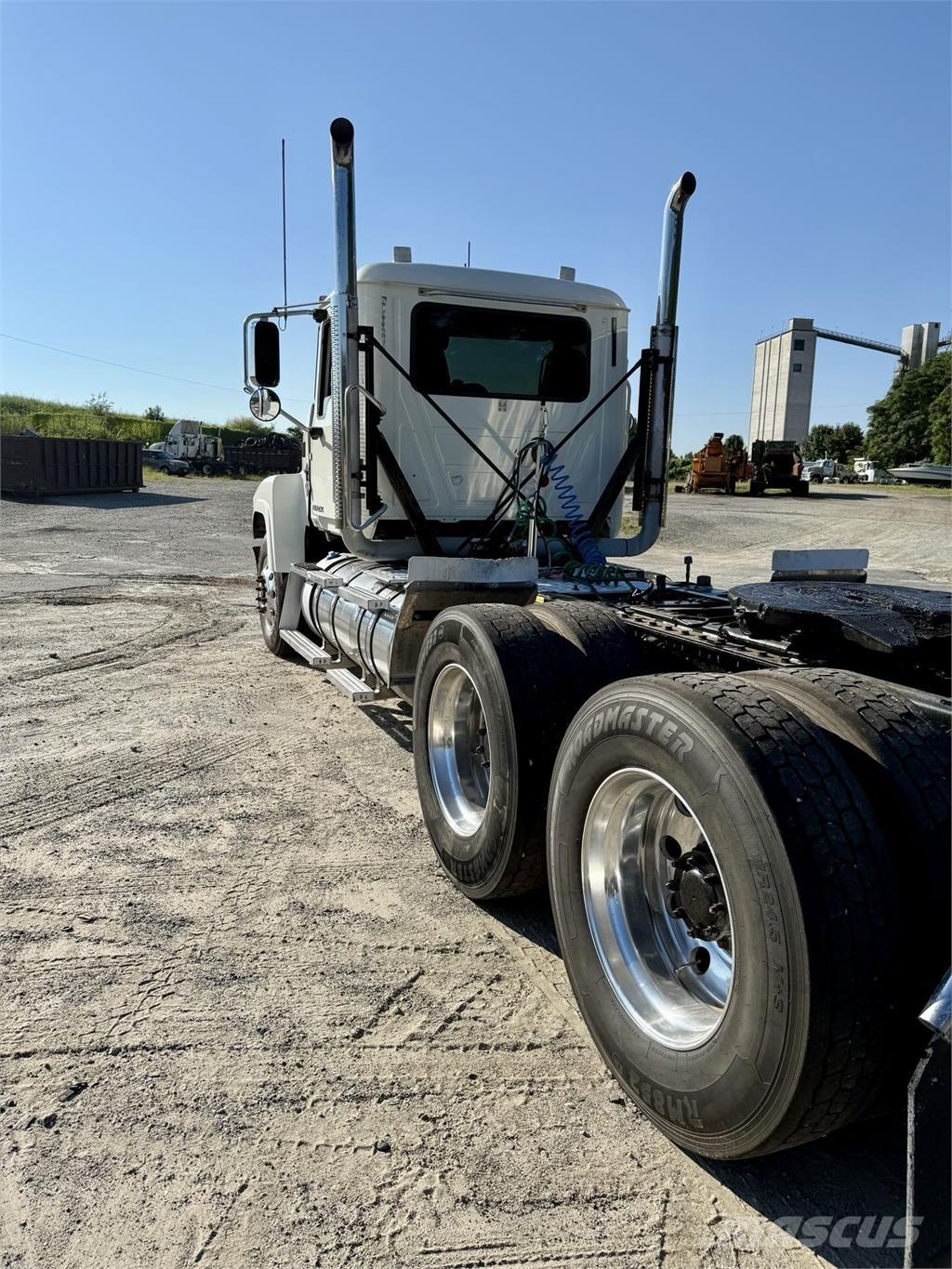 Mack CHU613 Tractor Units