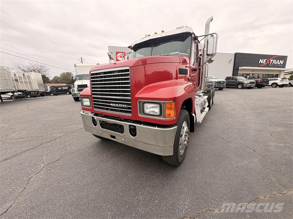 Mack CHU613 Tractor Units