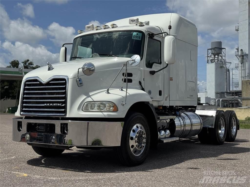 Mack CXU613 Tractor Units