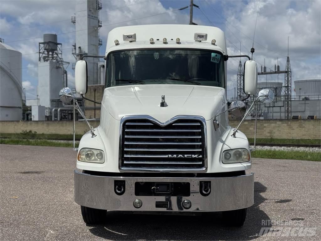 Mack CXU613 Tractor Units