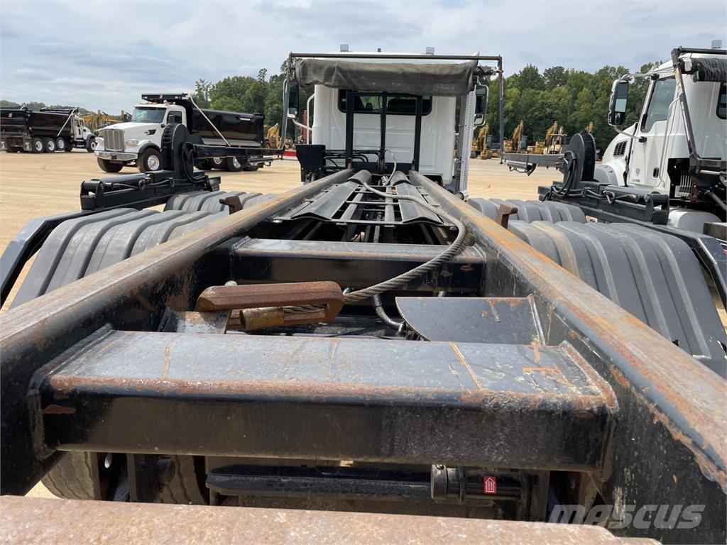 Mack GR64BR Other trucks